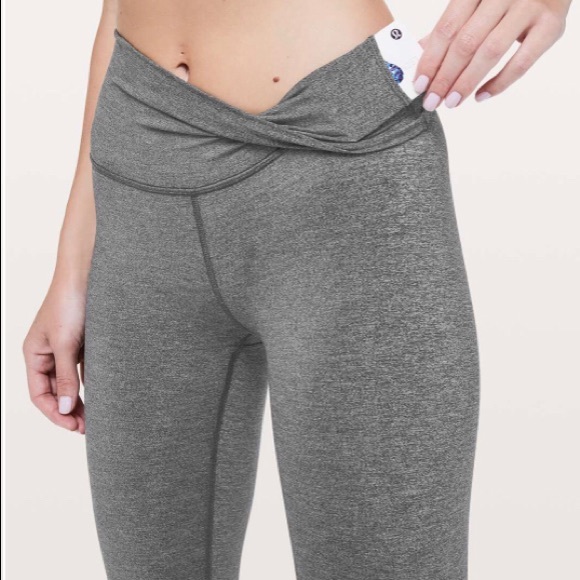 🔗 Lululemon Wunder Unders 🔗 - Picture 4 of 9